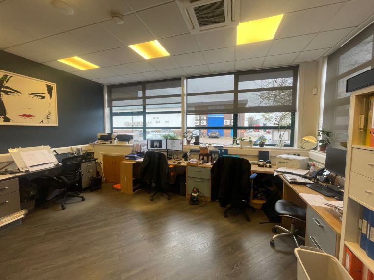 Property 3091 in Byfleet, SurreyFranklin Commercial